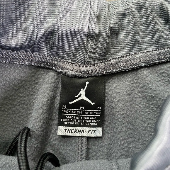NEW | JORDAN Therma-Fit Boys Sweatpants - Picture 5 of 5